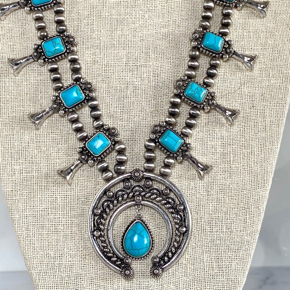 Boho Western Necklace - Picture 4 of 5